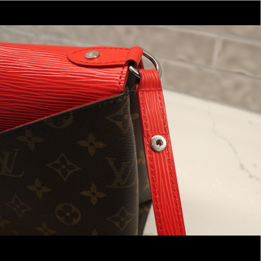 Louis Vuitton Saint Michel Crossbody - Picture 3 of 5